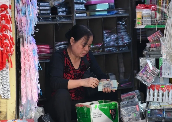 Cửa hàng tạp hóa của một hộ kinh doanh. Ảnh: Hoàng Anh