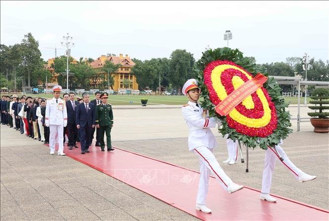 Các điển hình tiêu biểu toàn quốc báo công dâng Bác - Ảnh 1.
