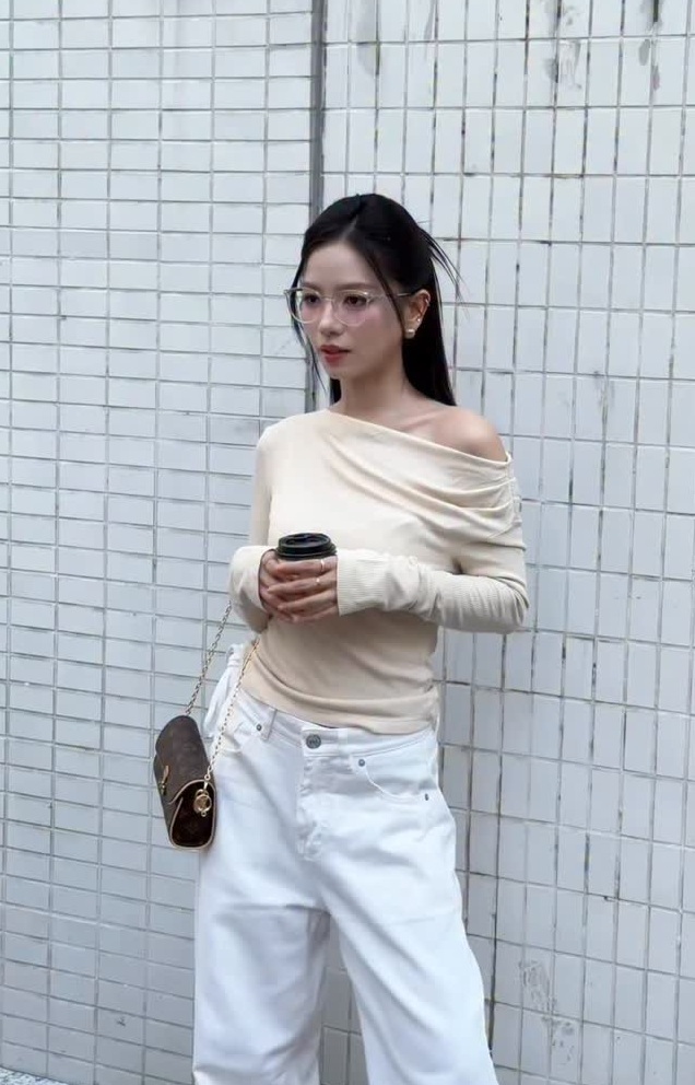 Các mỹ nhân Việt mặc đồ màu trung tính đẹp tới mức này, chị em không tham khảo quá phí- Ảnh 1.