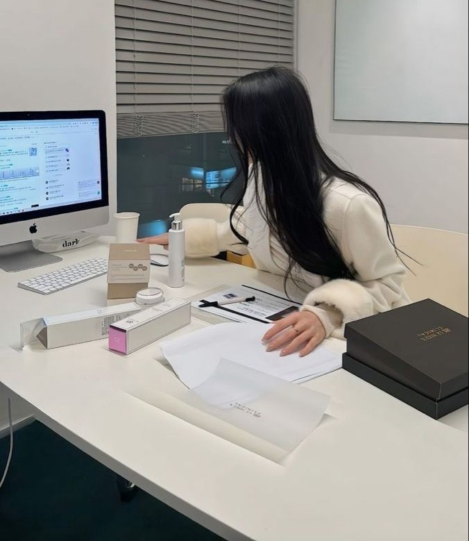 Cách 2025 đối xử với dân văn phòng- Ảnh 4.