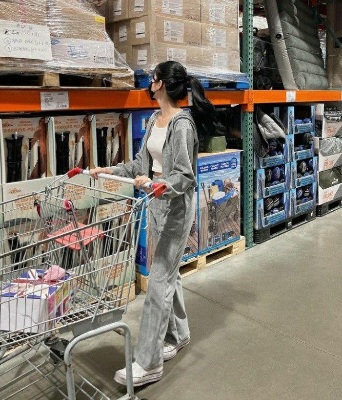 Cách nhanh nhất để ngập trong nợ nần- Ảnh 1.