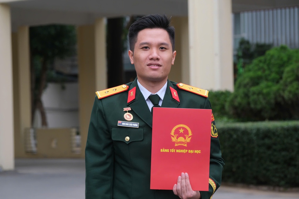 Cãi lời mẹ, nam sinh tốt nghiệp loại giỏi, được giữ lại trường - 1