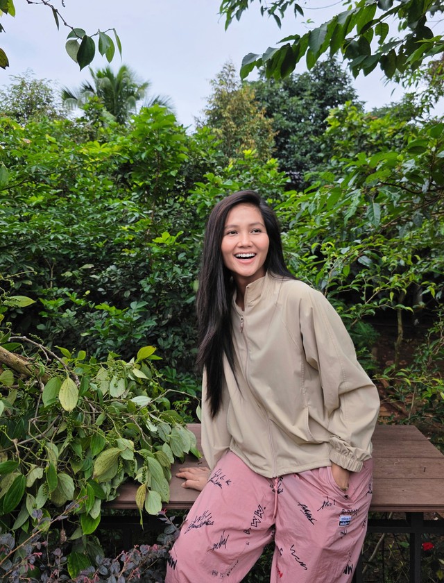 Cái mũi bất thường của H'Hen Niê- Ảnh 2. Cái mũi bất thường của H'Hen Niê- Ảnh 2.