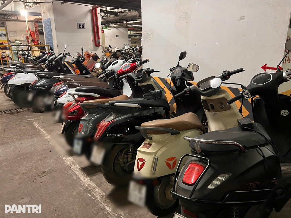 Cấm sạc xe máy điện trong chung cư: Có nhiều giải pháp thay thế - 1