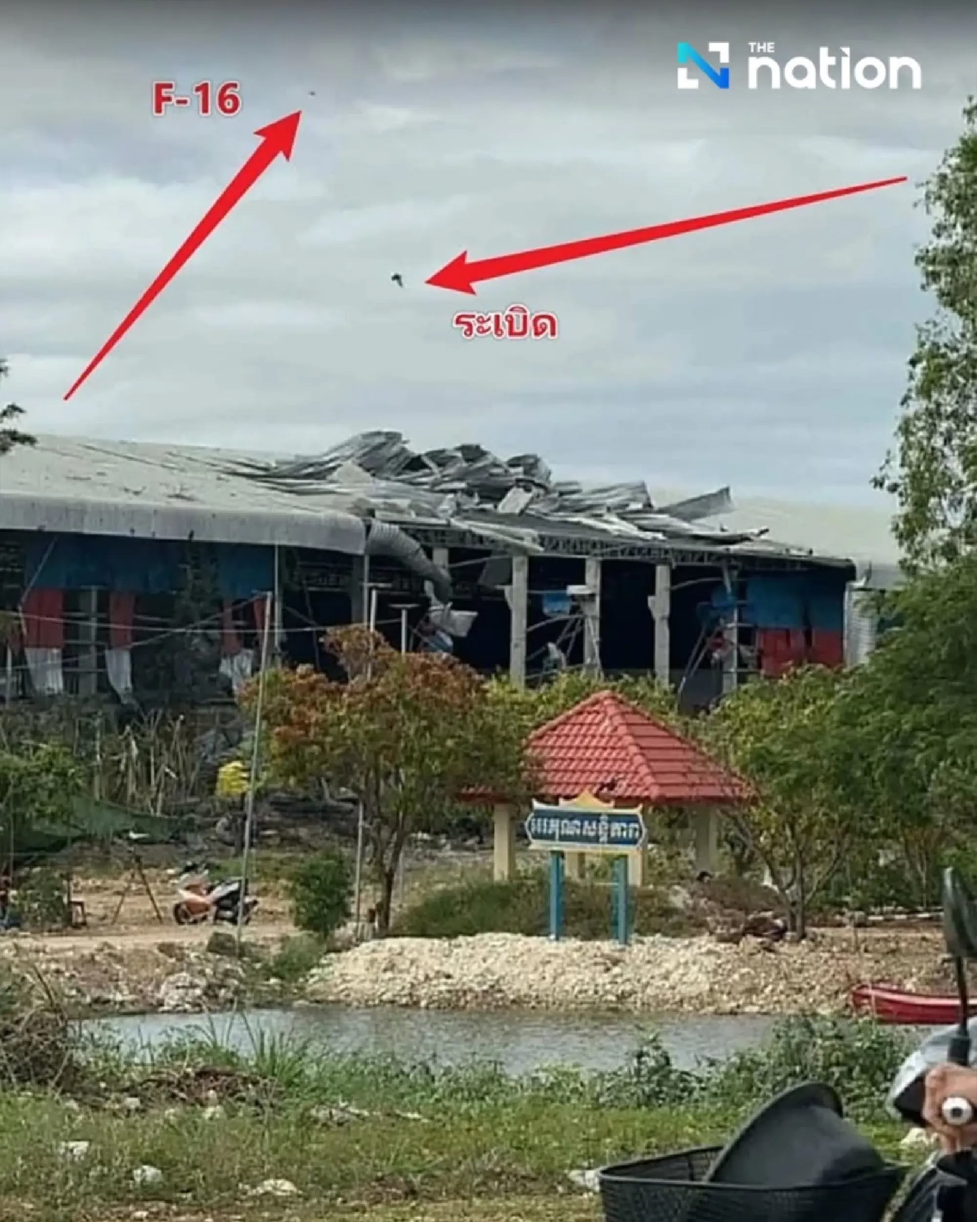 F-16 Thái Lan dội bom liên tiếp, Campuchia báo động đỏ - Ảnh 1. F-16 Thái Lan dội bom liên tiếp, Campuchia báo động đỏ - Ảnh 1.