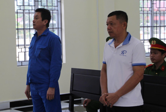 Hai bị cáo Cao Thanh Sang và Thái Thanh Sơn tại phiên tòa. Ảnh: Hưng Lợi