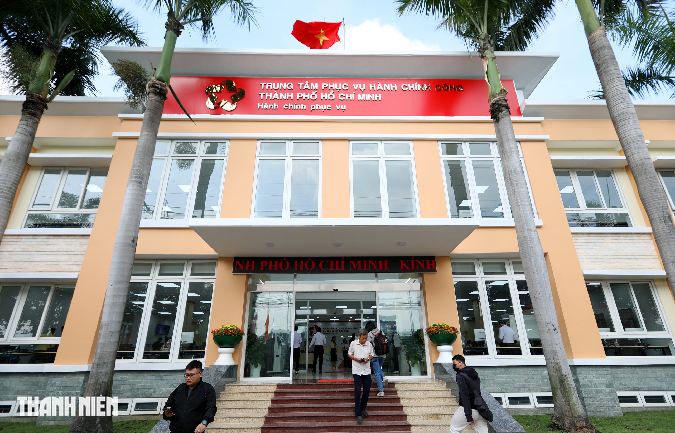 Ngày đầu tiên vận hành của Trung tâm Phục vụ hành chính công TP.HCM  - Ảnh 1.