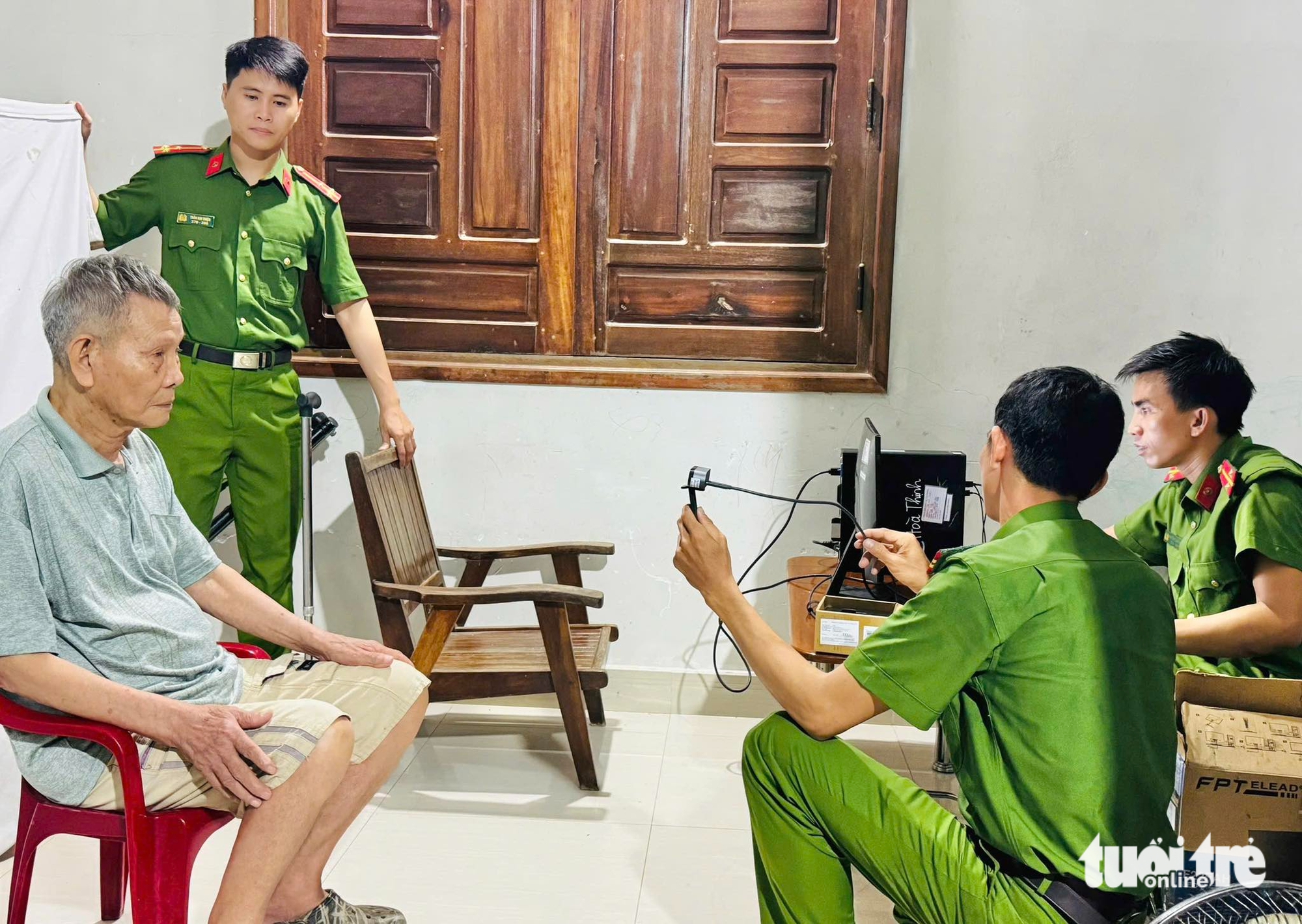 Cần làm gì khi VNeID nghẽn, không thao tác được? 1 Vneid - Ảnh 1.