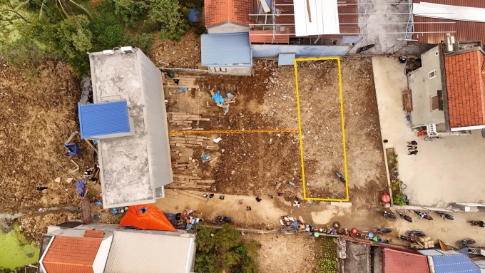 [Caption]Ngôi nhà hai tầng đã được di chuyển từ lô số 2 (từ ngõ vào) về lô số 6. Ảnh: Lê Tân