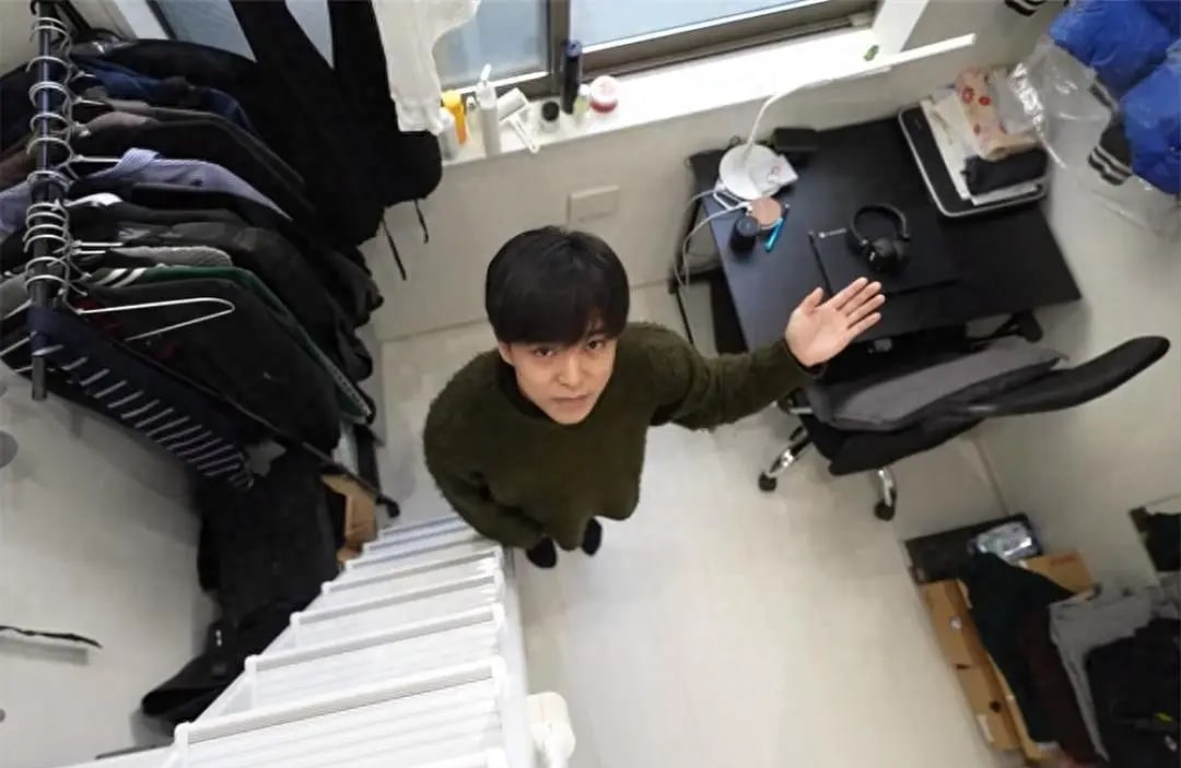 Căn phòng 8m² gây sốc giữa Hồng Kông, nhỏ như hộp diêm nhưng chủ nhân khẳng định: Không muốn xa rời- Ảnh 1.