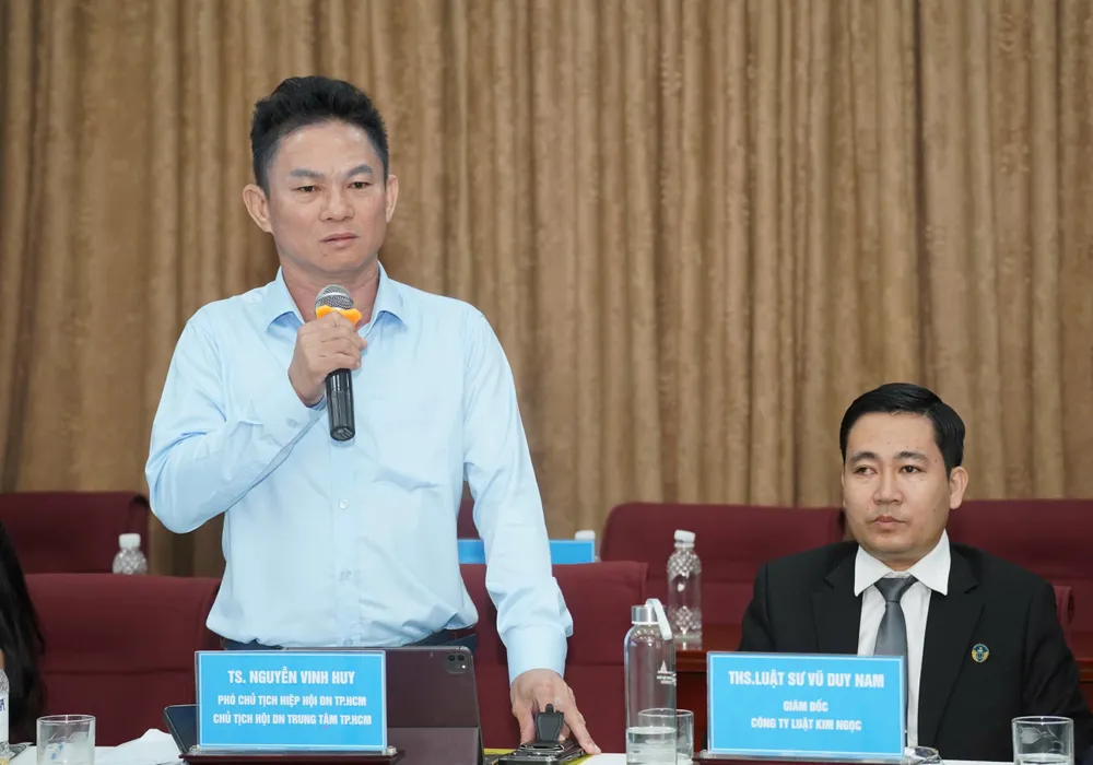 TS Nguyễn Vinh Huy, Phó Chủ tịch Hiệp hội Doanh nghiệp TP.HCM, phát biểu tại toạ đàm. Ảnh: THUẬN VĂN dao-tao-luat-7.jpg