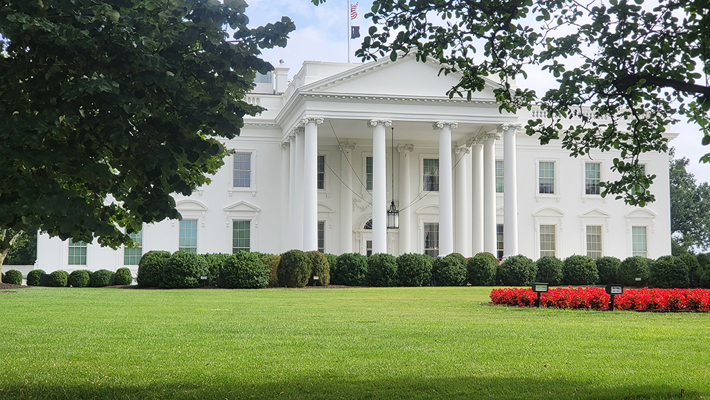 Can thiệp chính trị nước ngoài kiểu mới của Nhà Trắng - Ảnh 1.