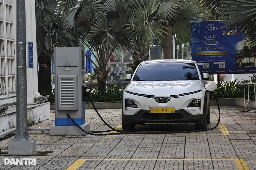 Cảnh báo lãng phí hạ tầng trạm sạc xe điện, đề xuất cơ chế dùng chung - 1
