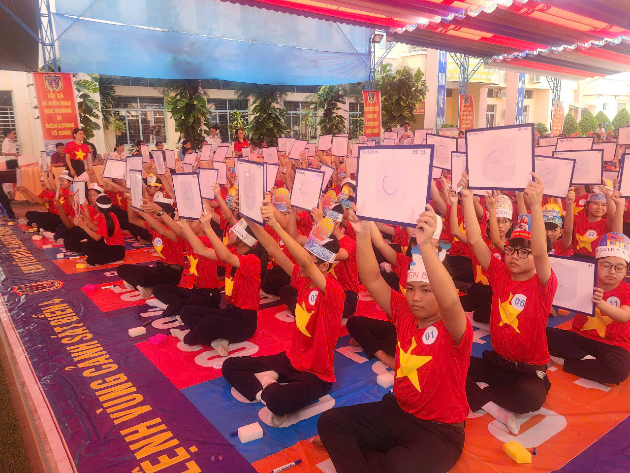 Bộ Tư lệnh Vùng Cảnh sát biển 4 đồng hành với ngư dân Kiên Lương - Ảnh 8.