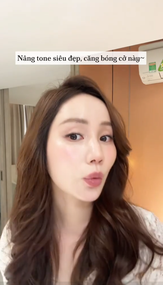 Tuýp kem của hội “giàu nhưng lười”: Cấp ẩm phục hồi da, nâng tone, một lớp mỏng cũng khiến da mịn mướt- Ảnh 2.