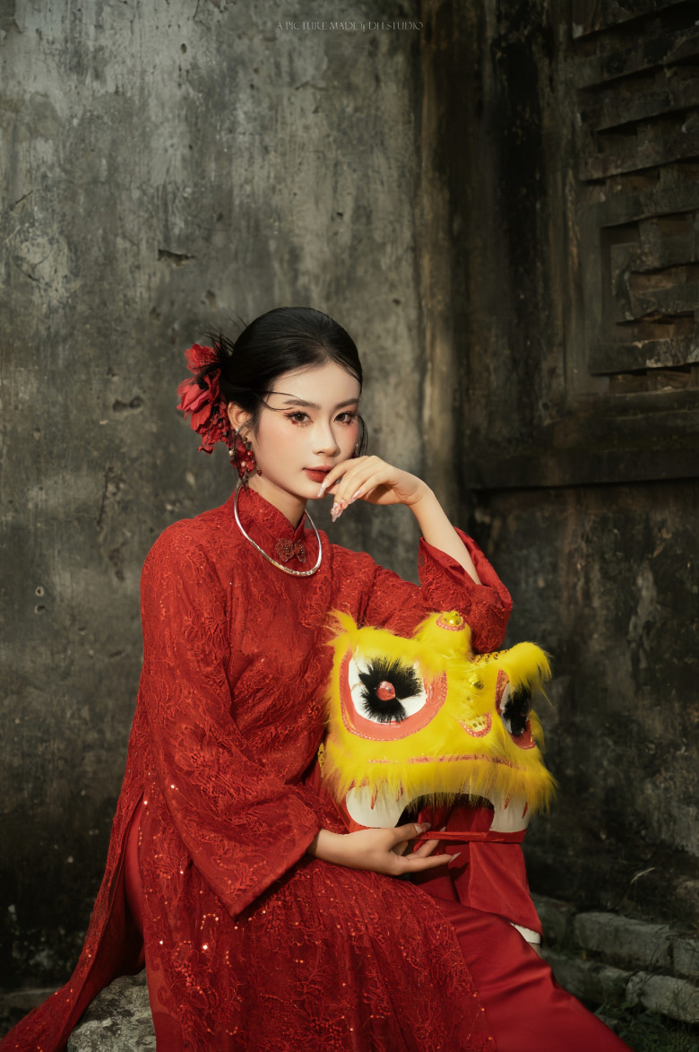 Cặp đôi đẹp nhất phim VTV hiện tại: Người là "tiểu thư" 2004 cực xinh, người là "Thiên Lôi" nặng ký nhất Táo Quân 8 Gương mặt V-line cùng ngũ quan sắc nét giúp Mya cân mọi giao diện.