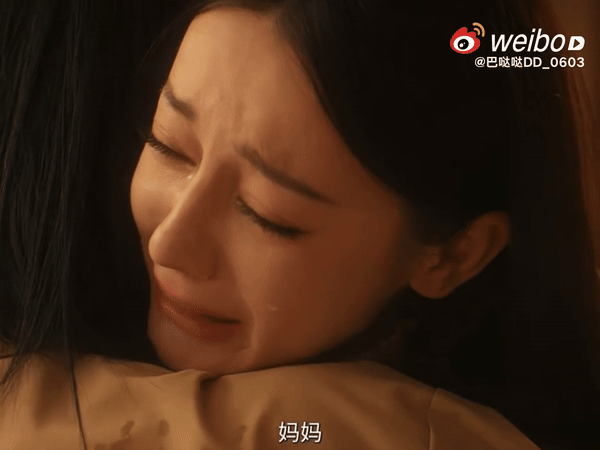 Cặp lông mày của Địch Lệ Nhiệt Ba gây tranh cãi trong Kiêu Khởi Thanh Nhưỡng - Ảnh 2. Cặp lông mày của Địch Lệ Nhiệt Ba gây tranh cãi trong Kiêu Khởi Thanh Nhưỡng - Ảnh 2.