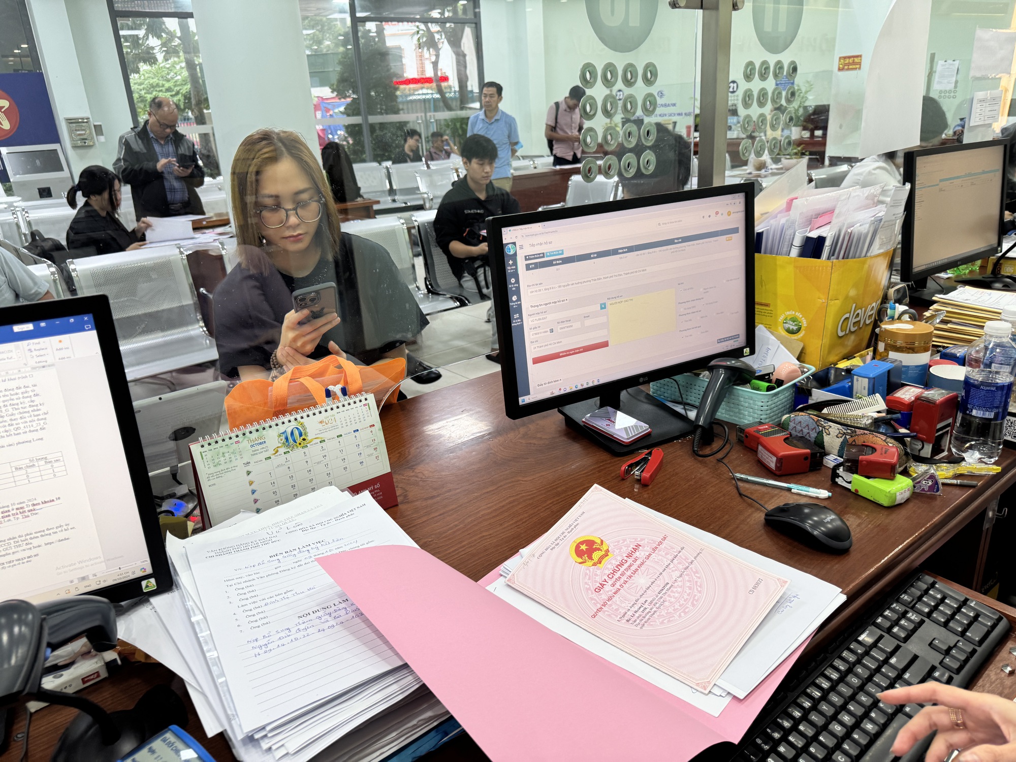 Cấp sổ hồng lần đầu đề nghị giao về Chi nhánh văn phòng đăng ký đất đai   - Ảnh 1.