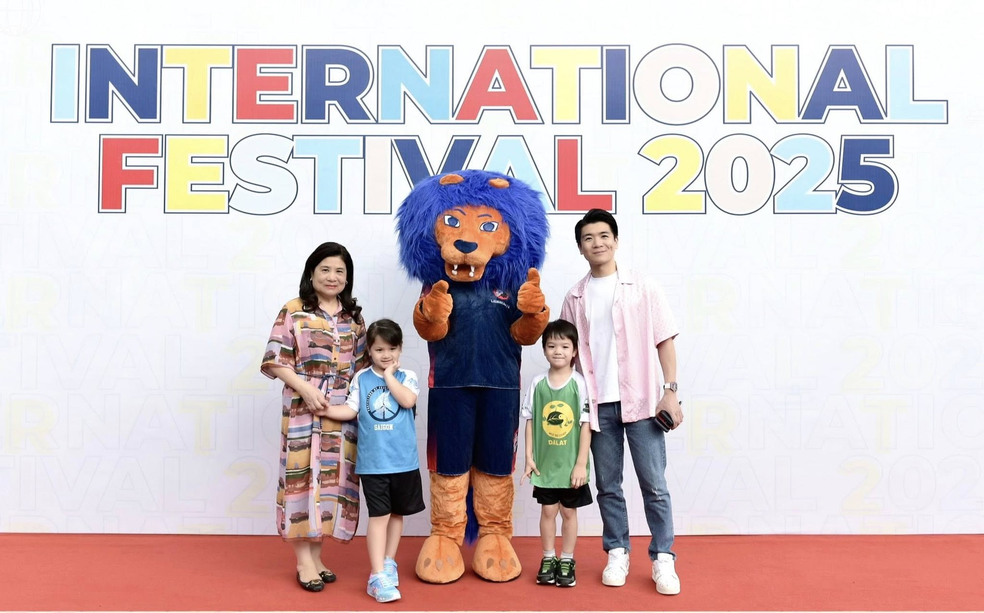 "Cậu ấm cô chiêu" nhà bầu Hiển 2 Cau am co chieu nha bau Hien