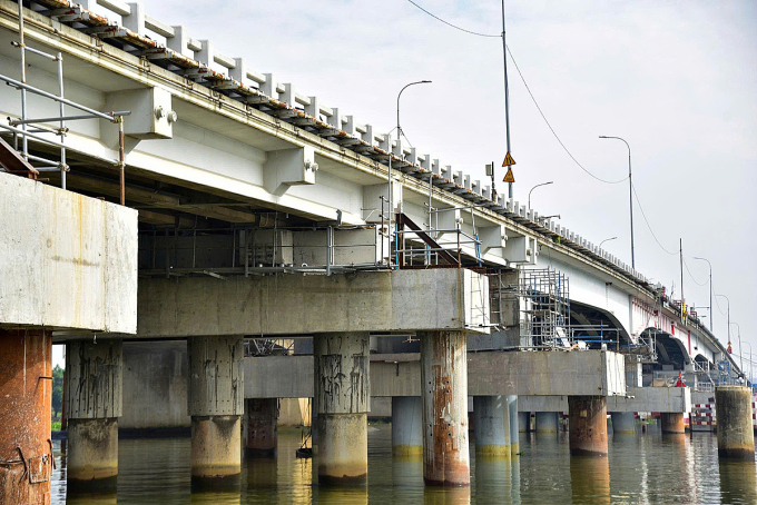 Cầu Bình Phước 1 hoàn tất kích nâng thêm 1,25 mm, trưa 14/12. Ảnh: Giang Anh