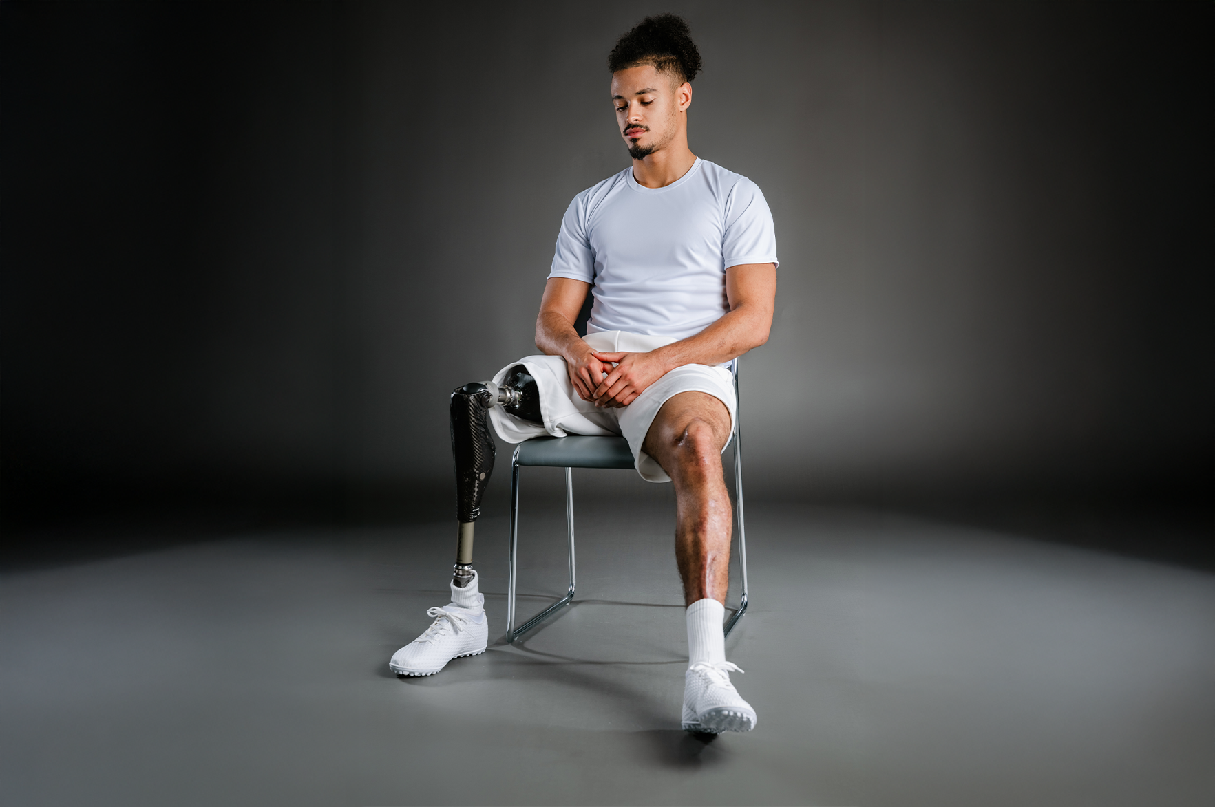 Flavio Da Pozzo nay đã 23 tuổi, từng phải từ bỏ giấc mơ trở thành cầu thủ bóng đá chuyên nghiệp sau cơn bạo bệnh do não mô cầu. Ảnh: Võ Thoại