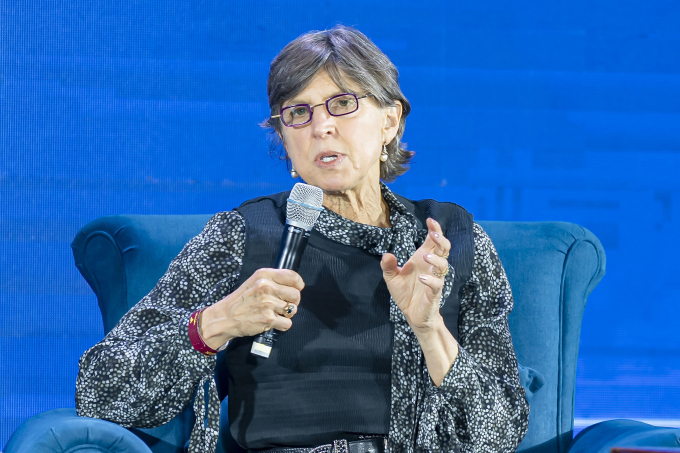 GS Pamela Christine Ronald, Đại học California, Davis (Mỹ) tại tọa đàm chiều 3/12. Ảnh: Nguyễn Thanh