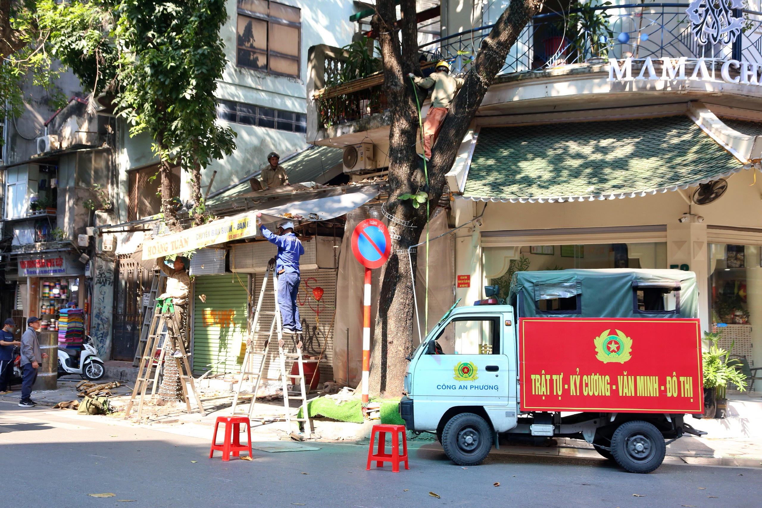 Bí thư Hà Nội yêu cầu chấm dứt tư duy quản lý đô thị kiểu chiến dịch - Ảnh 1.