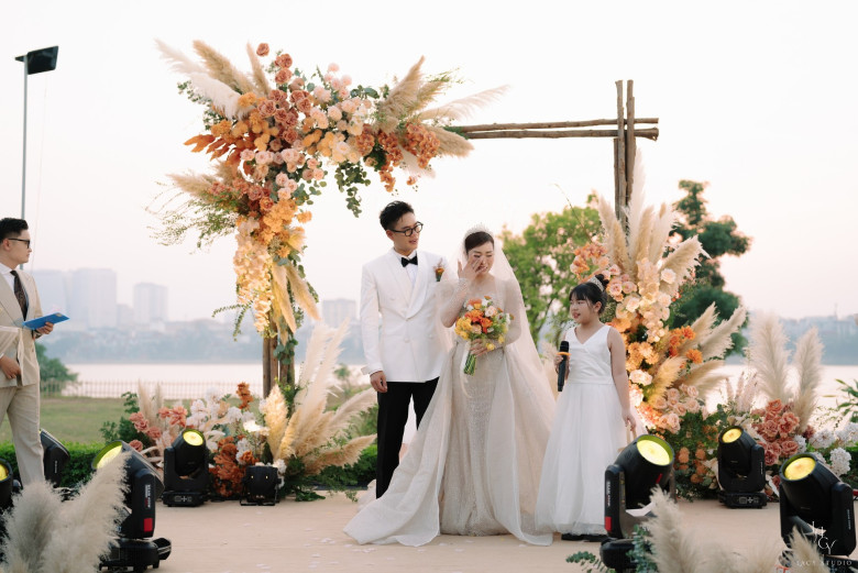 Chàng luật sư của Cách Em 1 Milimet: Thấm thía vất vả của vợ khi đón quý tử đầu lòng, thấy may vì làm bố 3 con 4 Đám cưới của Minh Hoàng và Kim Ngân gây xúc động.