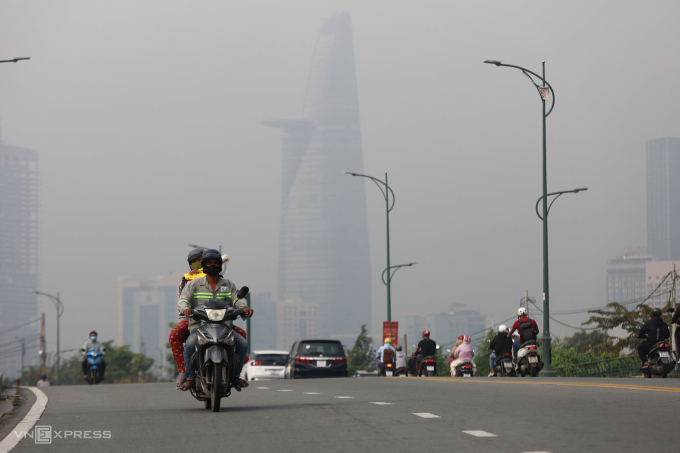 TP HCM mù mịt sương, sáng 17/12. Ảnh: Quỳnh Trần