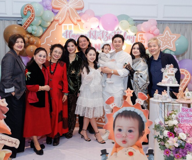 Cháu gái NSND Thanh Lam mới 1 tuổi đã muốn "nối nghiệp" bà ngoại, diện mạo đáng yêu hưởng trọn gen gia đình 1 Gia đình Thanh Lam tổ chức tiệc sinh nhật 1 tuổi linh đình cho cháu gái.