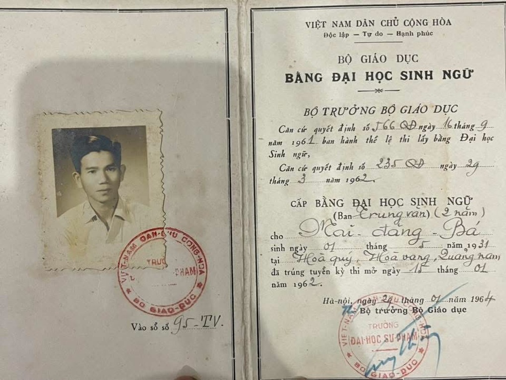 Cháu khoe ông ngoại có hai bằng đại học hàng đầu, bí mật đặc biệt phía sau - 1