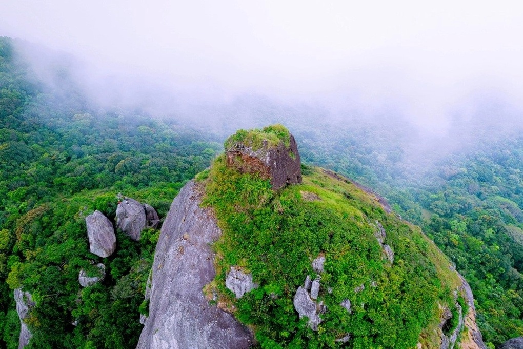 Chi 125 tỷ đồng làm đường tiếp cận tháp cổ bí ẩn trên đỉnh núi cao 800m - 1