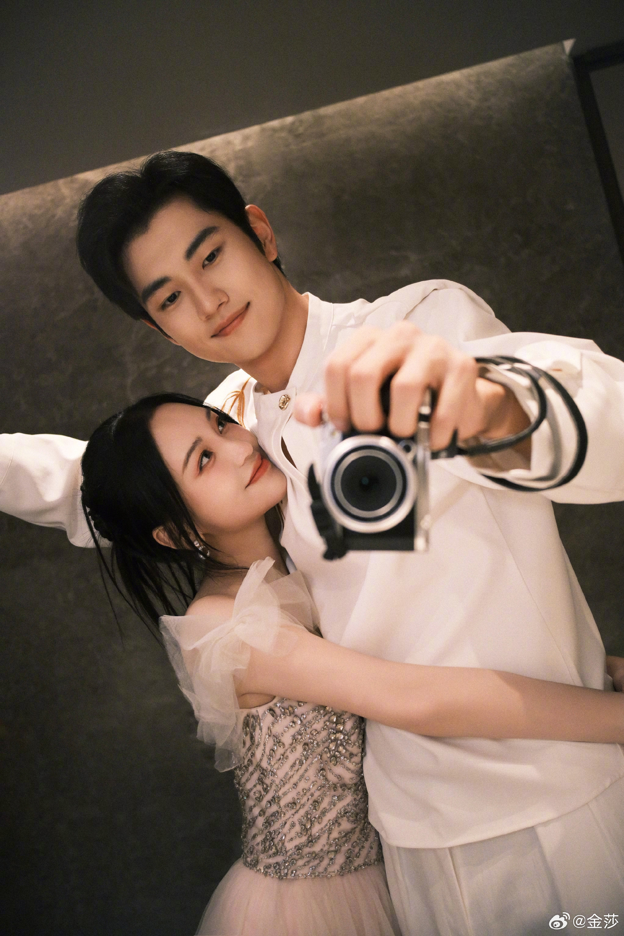 Chi Dep U45 duoc ban trai kem 19 tuoi cau