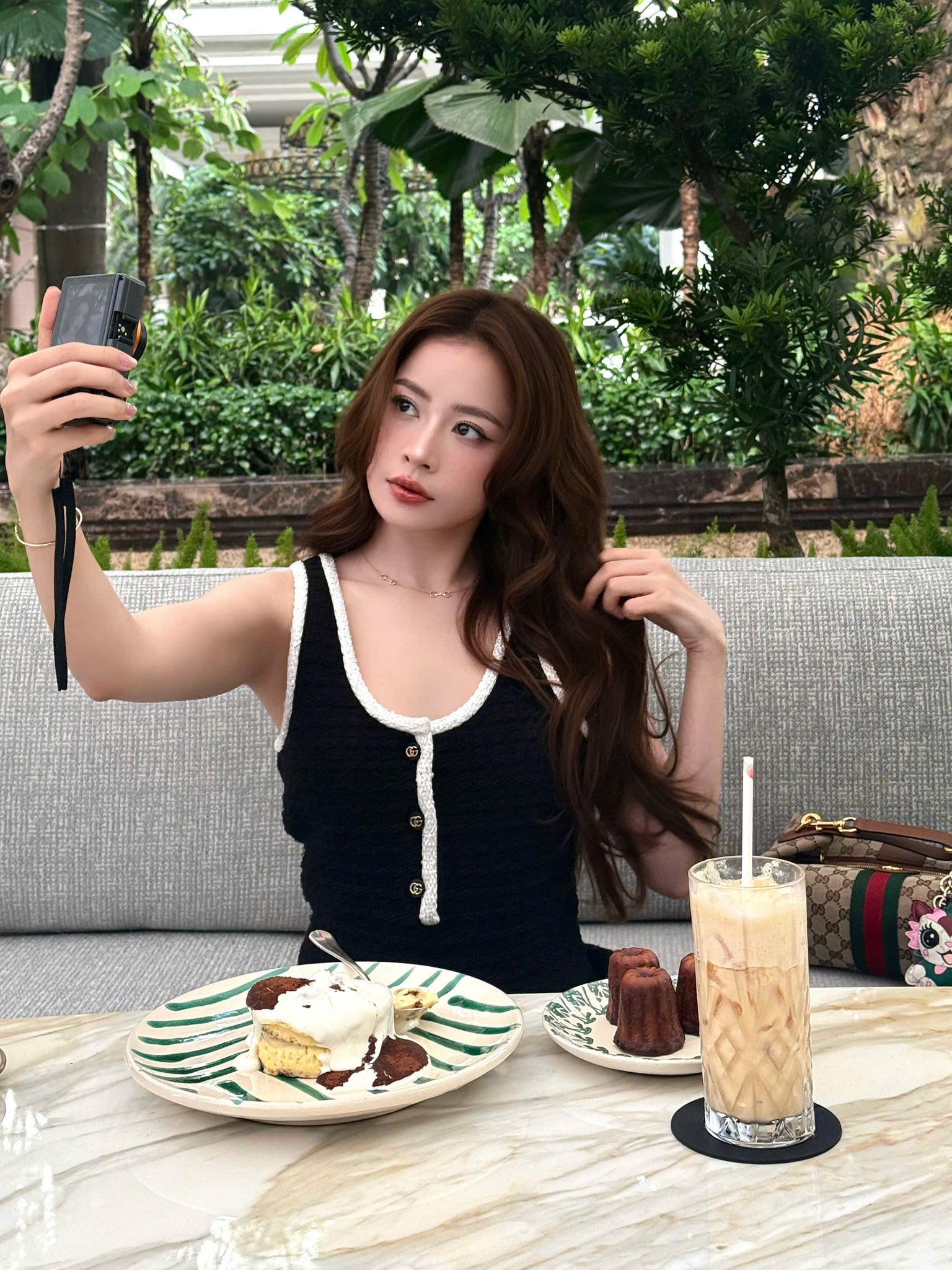 Việt Nam có 1 mỹ nhân đẹp đến mức chỉ ngồi cười cũng đổi đời, visual đỉnh cao gây bão khắp MXH Trung Quốc- Ảnh 1.