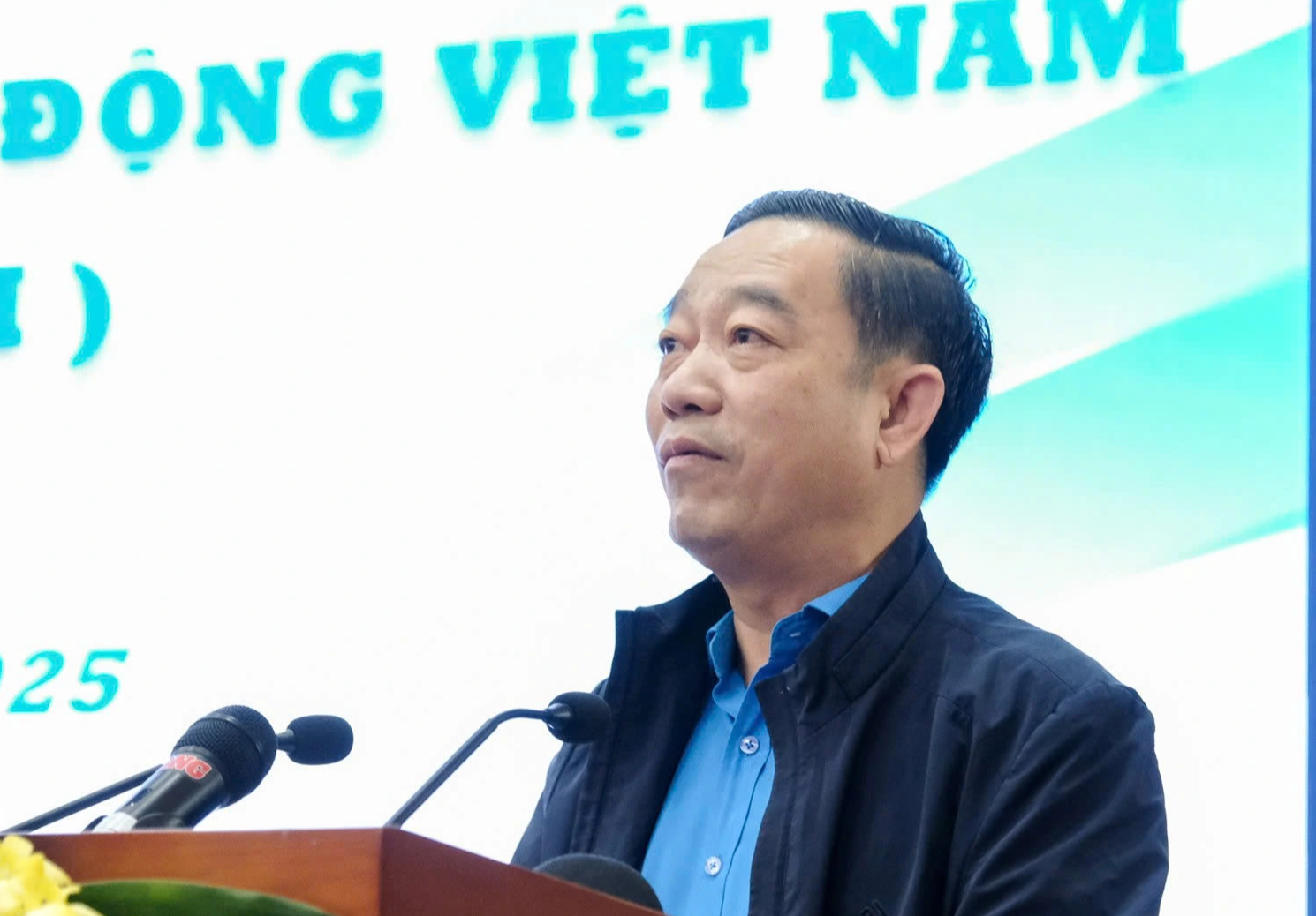 Chỉ cách nhau một cây cầu nhưng lương tối thiểu chênh lệch 28%- Ảnh 1. Chỉ cách nhau một cây cầu nhưng lương tối thiểu chênh lệch 28%- Ảnh 1.