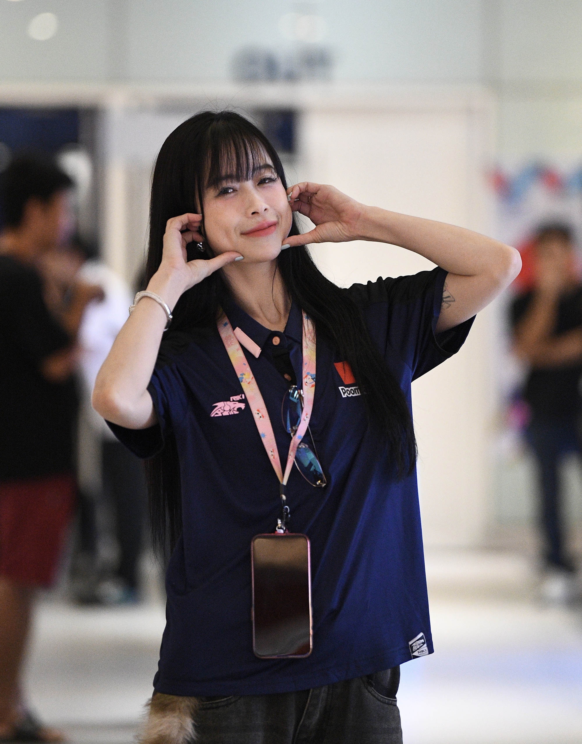 Chi dep Chau Tuyet Van chiem spotlight tren khan dai