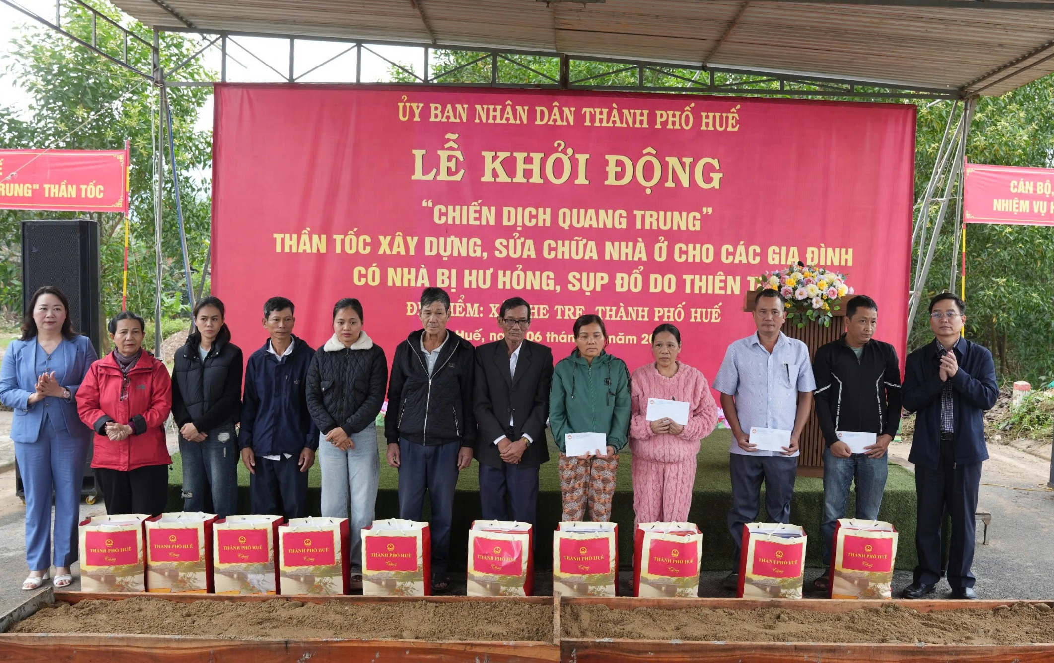 Huế khởi công “Chiến dịch Quang Trung” thần tốc xây lại nhà cho người dân vùng lũ - Ảnh 1.