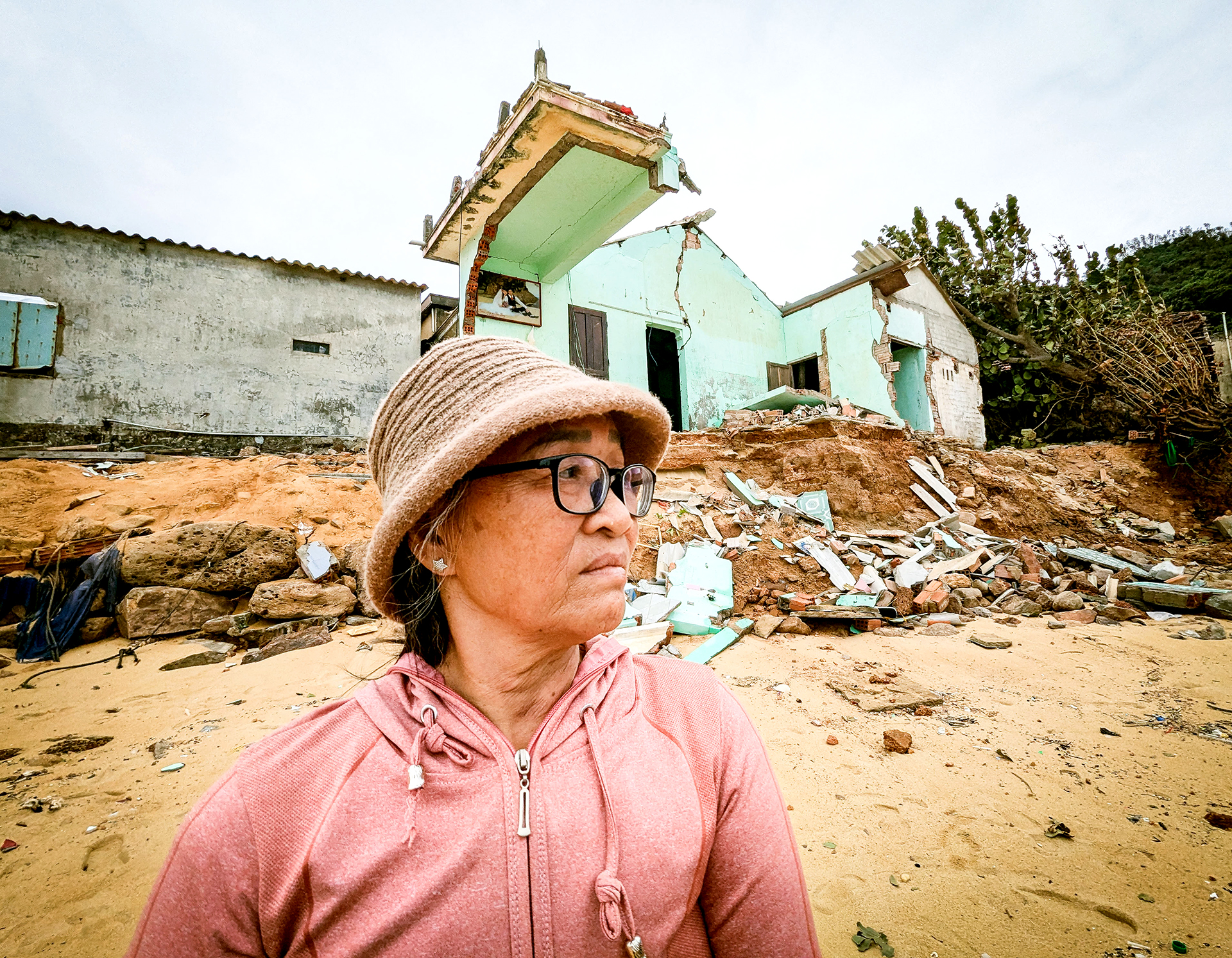 Chiến dịch không tiếng súng: 62 ngày đêm thần tốc xây gần 2.000 ngôi nhà cho dân vùng lũ - Ảnh 3. Chiến dịch không tiếng súng: 62 ngày đêm thần tốc xây gần 2.000 ngôi nhà cho dân vùng lũ - Ảnh 3.