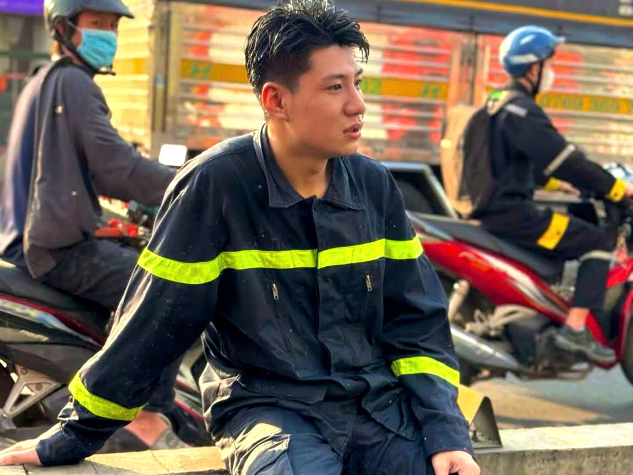 Chiến sĩ Công an TP.HCM cứu nữ sinh Đắk Lắk trong khoảnh khắc sinh tử- Ảnh 2. Chiến sĩ Công an TP.HCM cứu nữ sinh Đắk Lắk trong khoảnh khắc sinh tử- Ảnh 2.