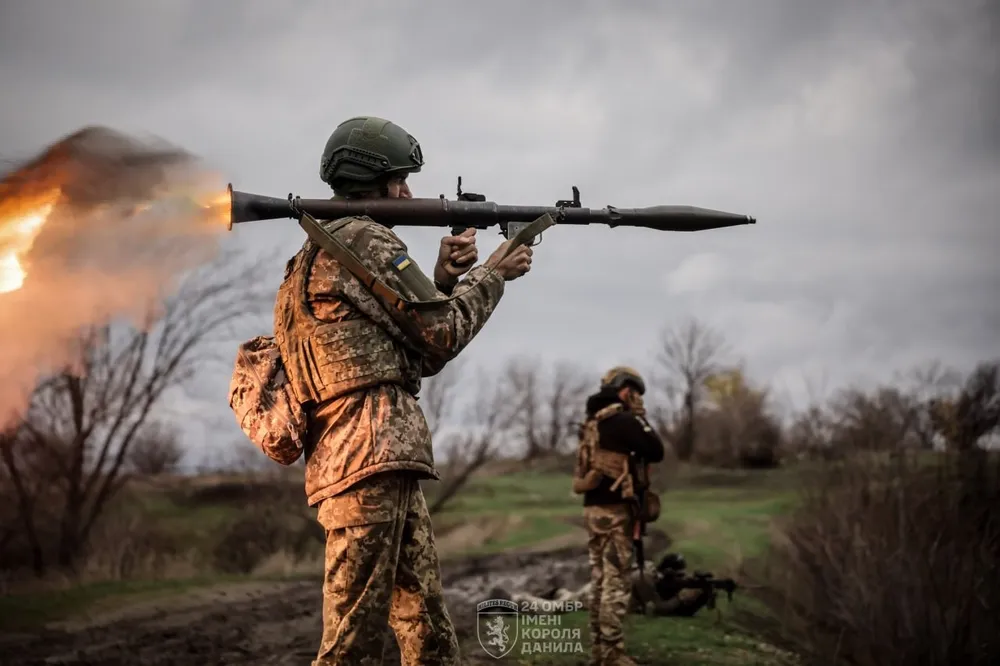 Binh sĩ thuộc Lữ đoàn cơ giới 24 trên tiền tuyến. Ảnh: X Chiến sự Nga - Ukraine 11-12