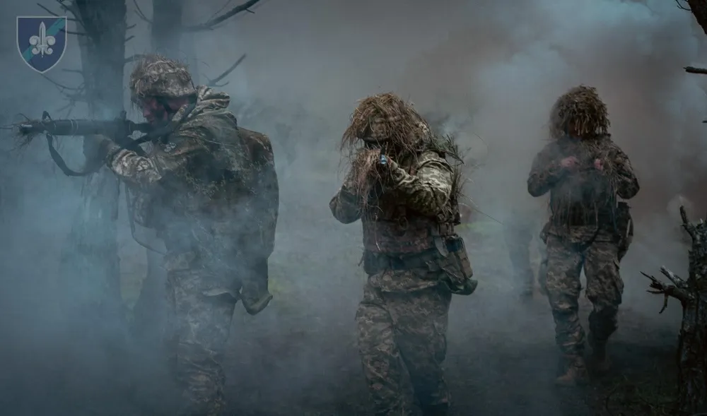 Binh sĩ Ukraine hoạt động trên chiến trường. Ảnh: BỘ TỔNG THAM MƯU QUÂN ĐỘI UKRAINE Chiến sự Nga-Ukraine.jpg