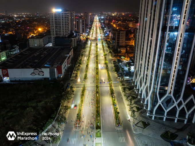 Cung đường VnExpress Marathon Hải Phòng được mệnh danh là điểm hẹn PR cho runner cự ly 42km. Ảnh: VnExpress Marathon