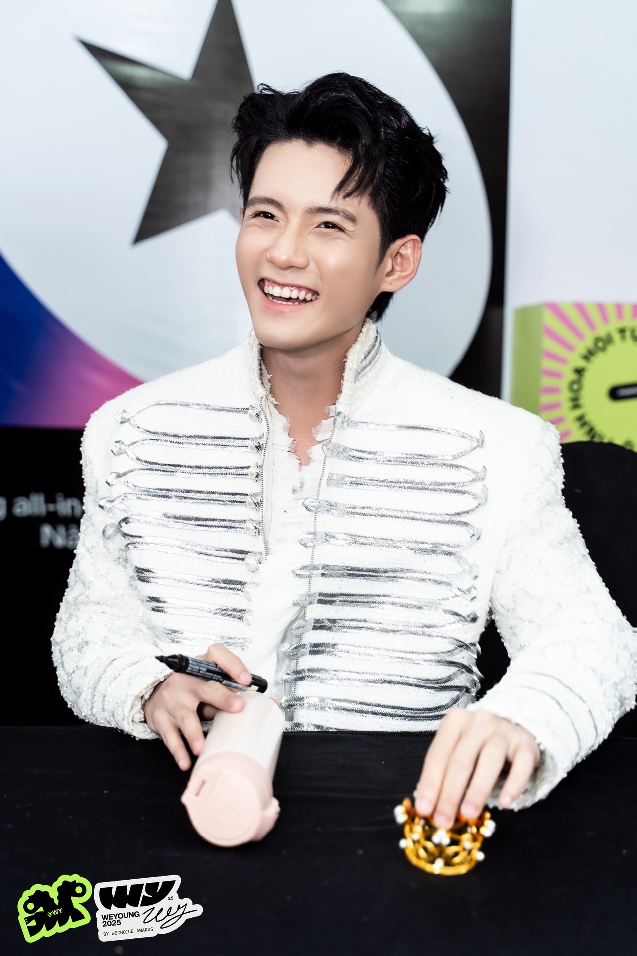 Mỹ nam Mưa Đỏ và 1 