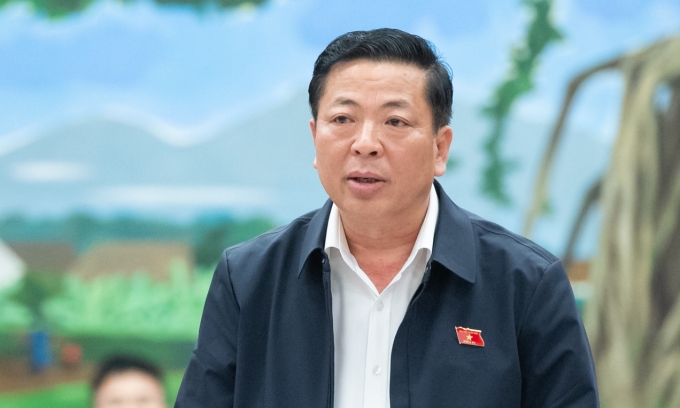 Bộ trưởng Xây dựng Trần Hồng Minh phát biểu tại phiên họp chiều 4/12. Ảnh: Media Quốc hội