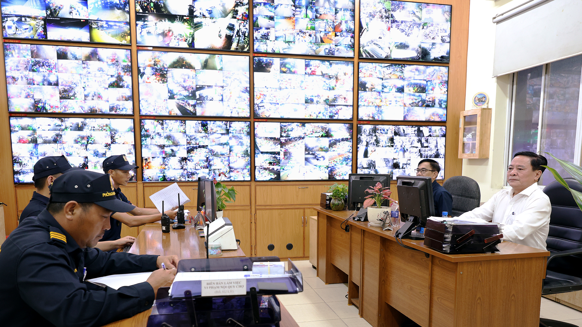 Chợ Bình Điền tăng nguồn hàng, siết an toàn thực phẩm dịp Tết 2026 1 chợ Bình Điền - Ảnh 1.