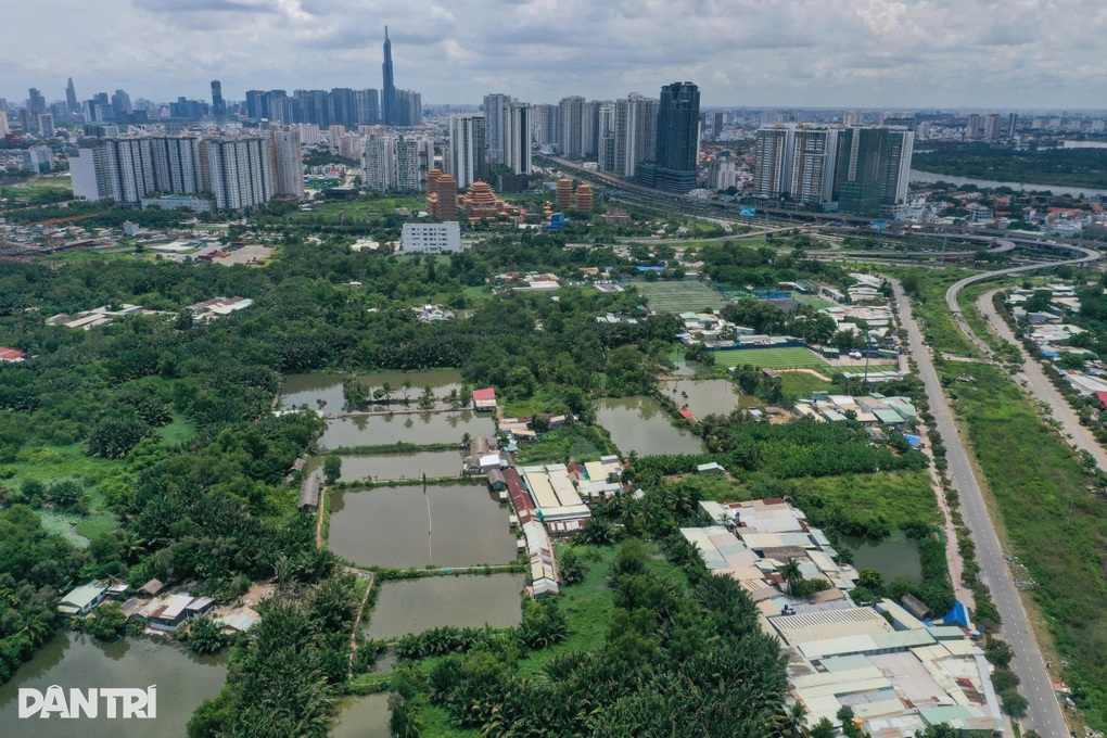 Chờ ẩn số kiềm chế tác động của bảng giá đất mới tại TPHCM - 1