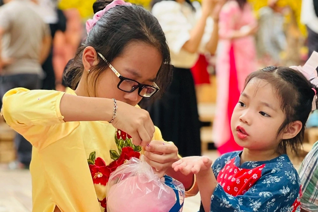 Chờ lịch nghỉ Tết của học sinh TPHCM, phụ huynh… tức muốn khóc” - 1