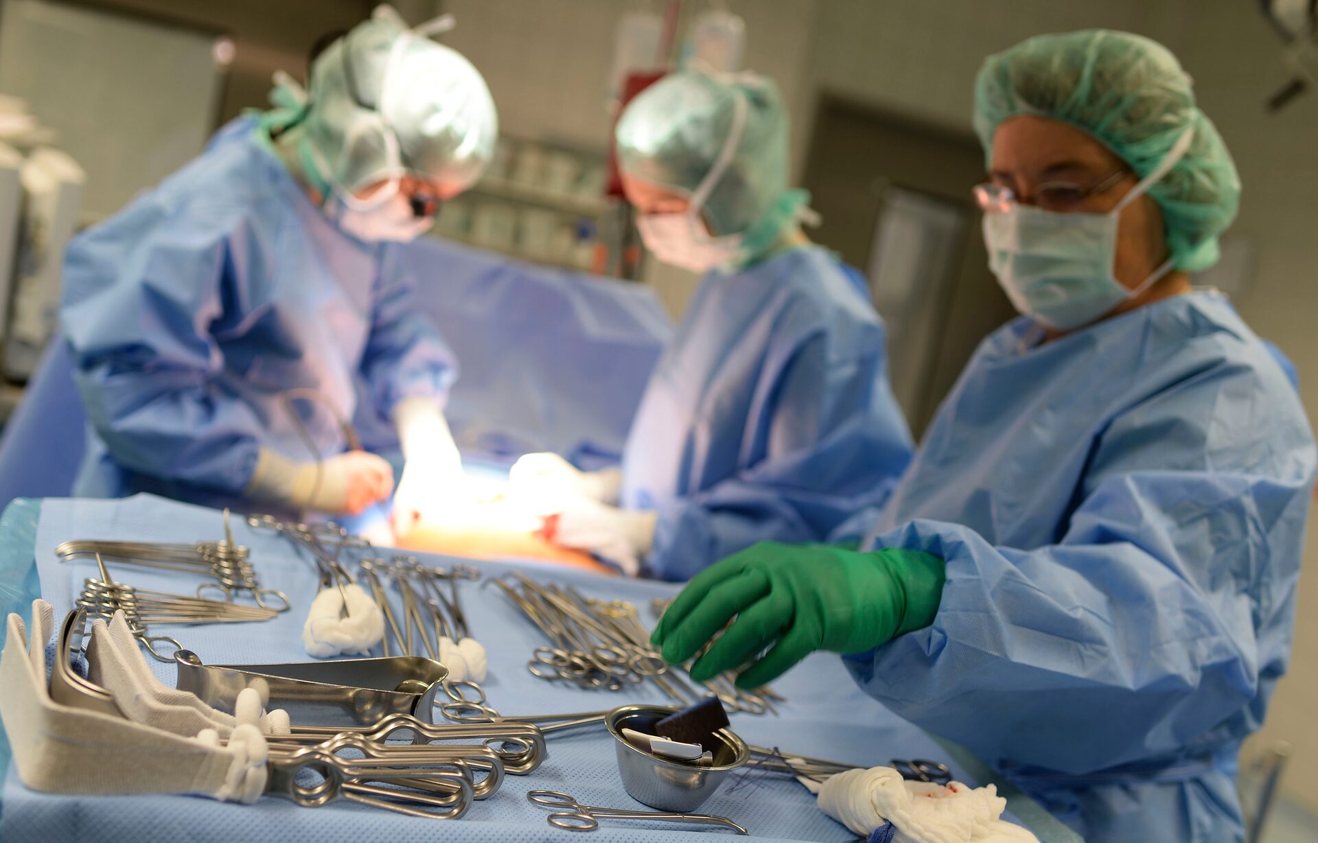 Chồng kiện vợ vì... từ chối hiến gan cho mình 1 Chồng kiện vợ - Ảnh 1.