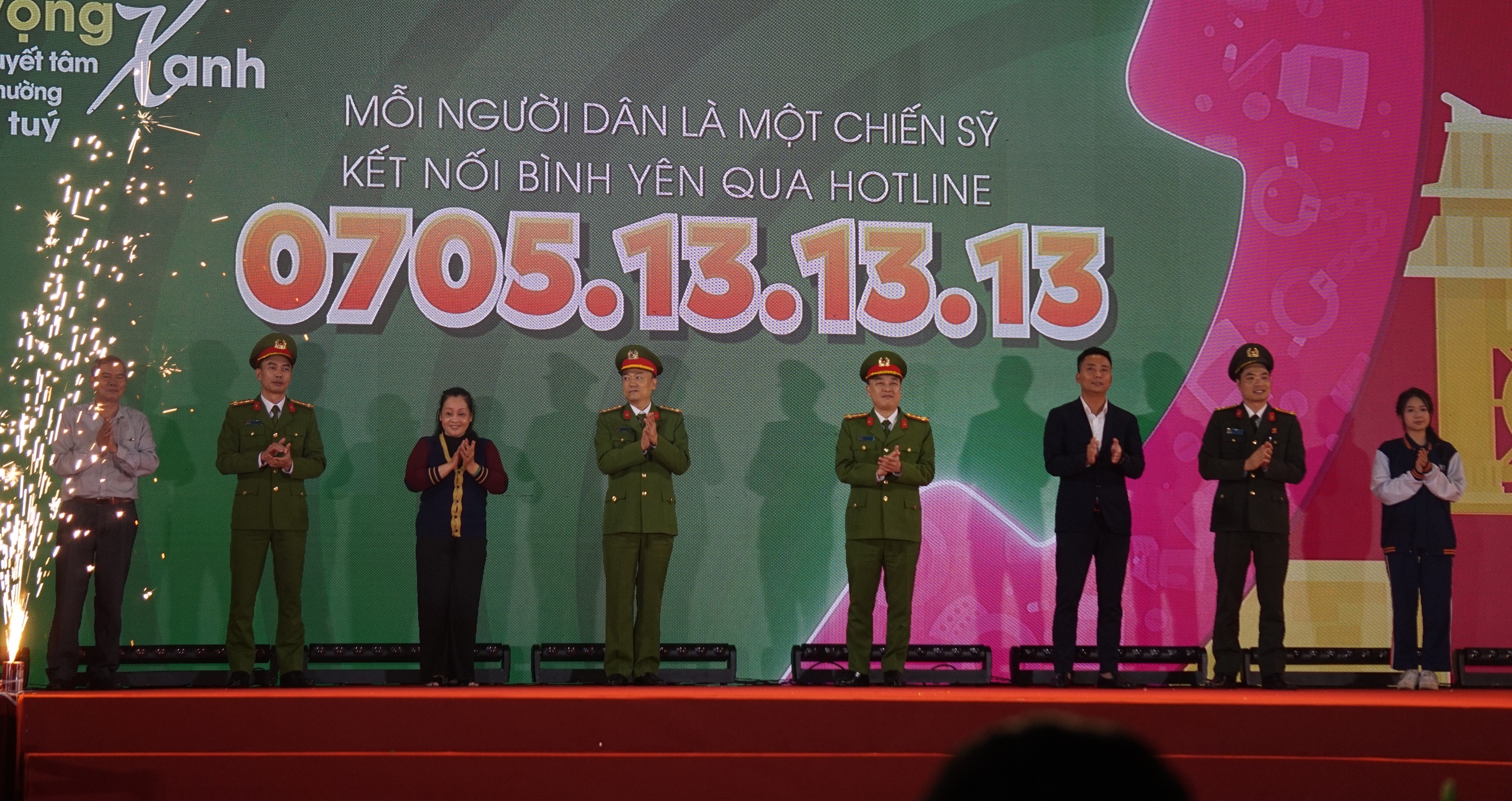 Chống ma túy, Công an Hà Nội kêu gọi người dân ‘không thờ ơ với cái xấu, cái ác’ - Ảnh 2.