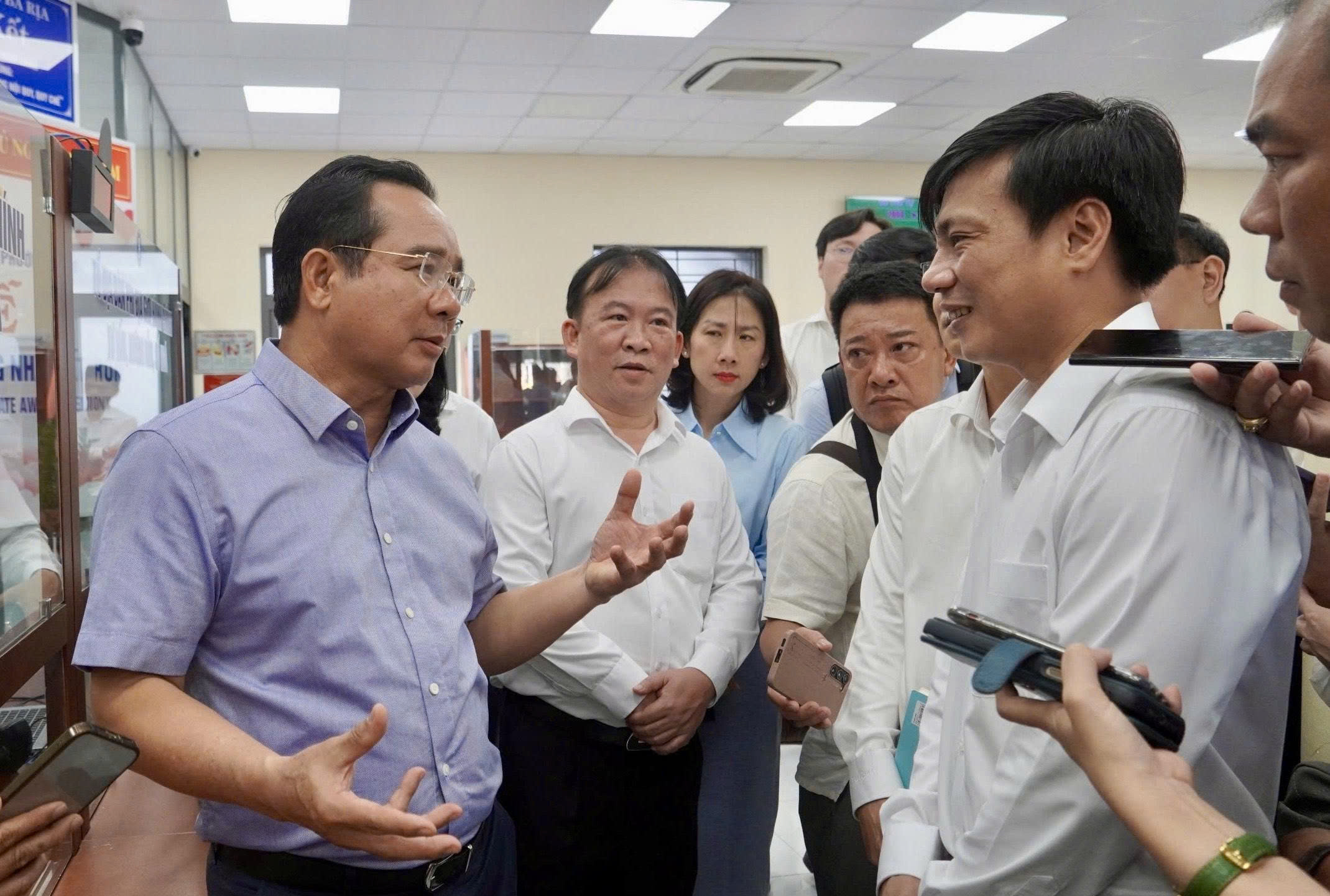 Chot ngay ra mat Trung tam phuc vu hanh chinh